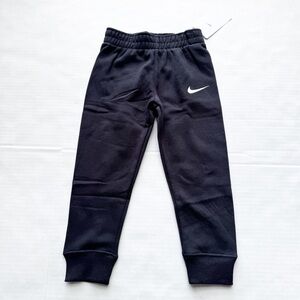 Nike Boy New Sweatpants in Black
NWT size 3-4Y